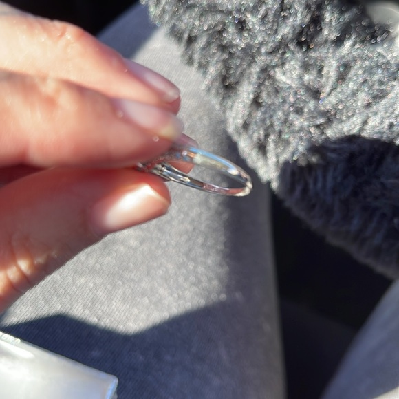 10k white gold diamond cluster ring - Picture 5 of 5